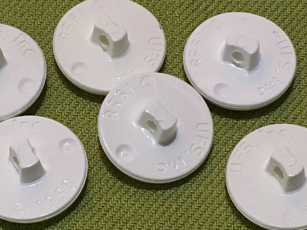 6 Collectable set Peanuts buttons Snoopy ice cream plastic JHB Collection