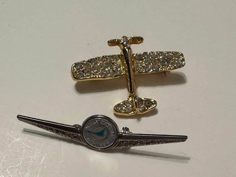 2 Airplane pins -preowned