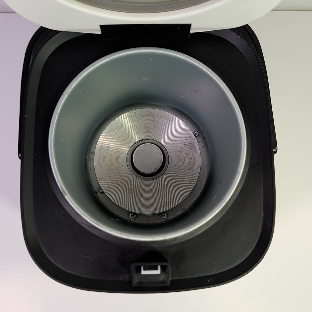 Rice Robot 4 Cup Space Saving Rice Cooker with Ceramic Nonstick Inner Pot White