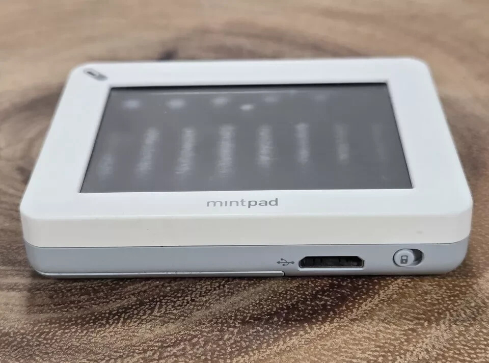 MINTPASS MINTPAD (Iriver) 2.8-INCH TOUCHSCREEN WIFI WEB TABLET- White RARE