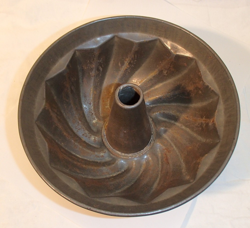Antique Steel Cake Mold 7.5" Baking Pan