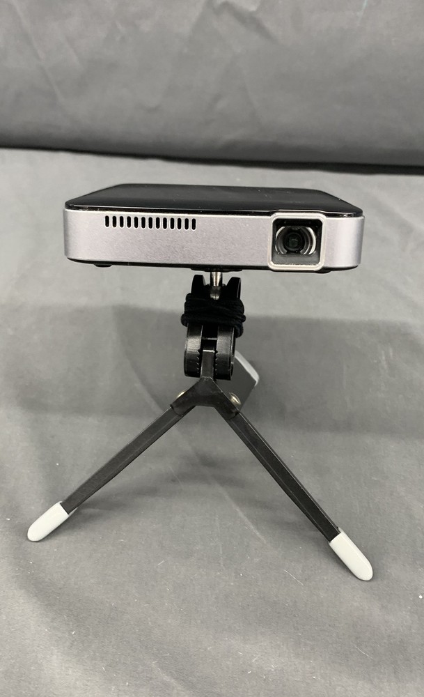 Apeman M4 Digital Projector w/ Tripod & USB Charger IOB POWERS ON/UNTESTED
