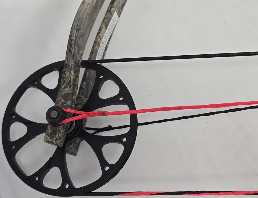 Bear Archery Compound Bow Package - Hard Case Arrows Accessories EUC Bundle
