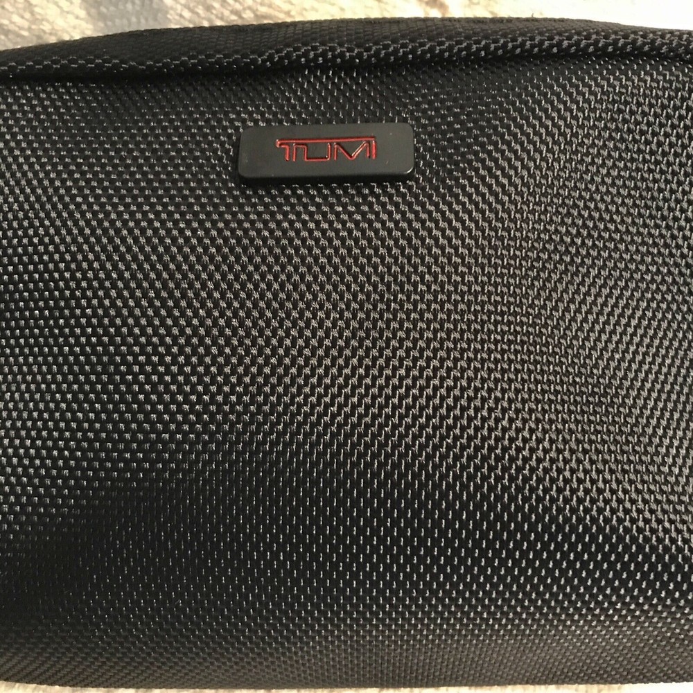 TUMI Delta Airlines Soft Case Amenity Kit Black 7”x5”