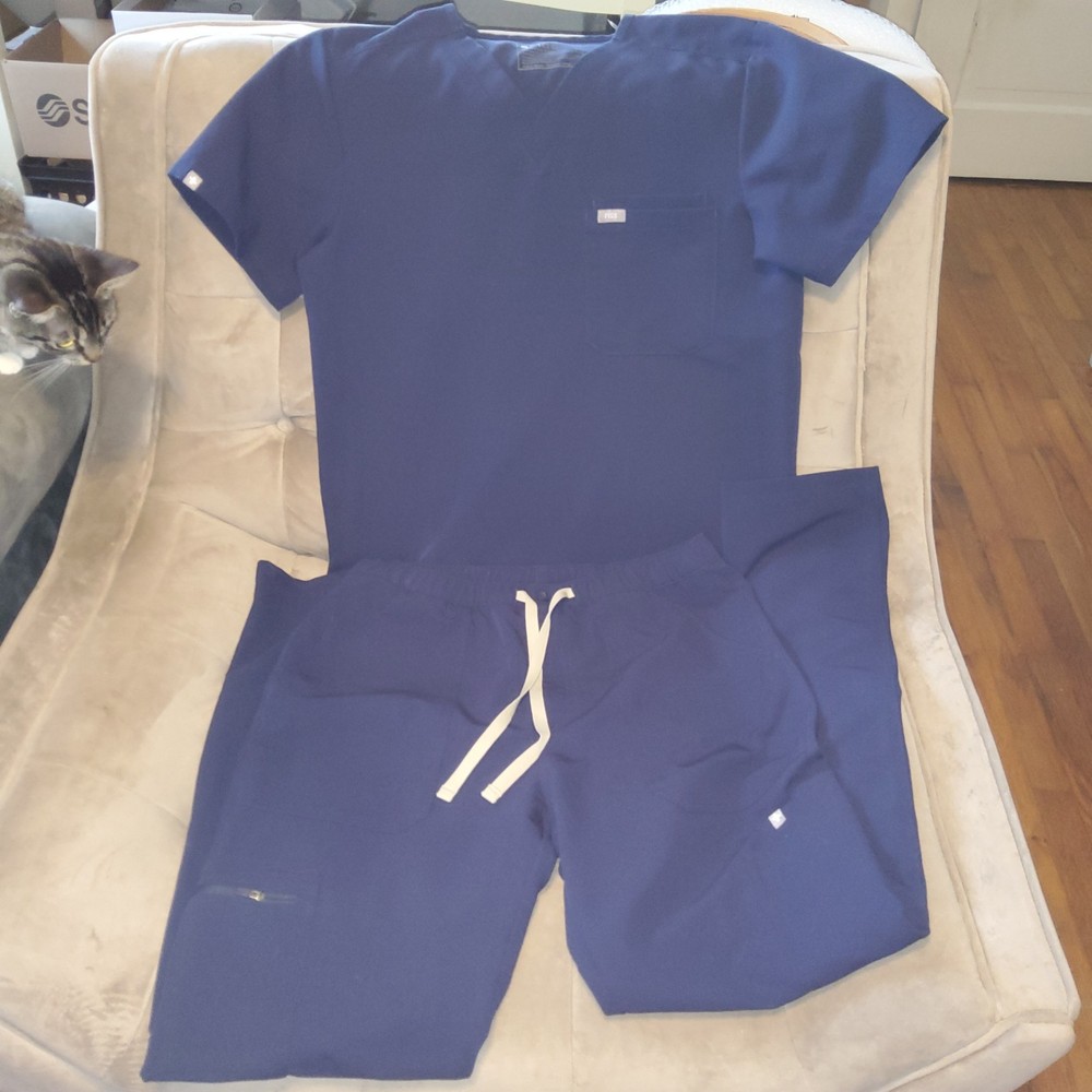 Figs Men’s Dark Blue Scrub Set Medium Pants Small Top Technical Collection