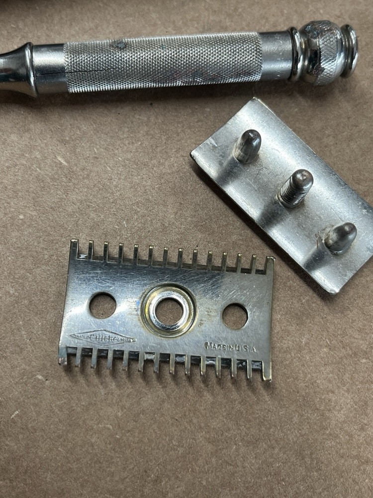 Gillette Old Type Ball End - With Case And Blade Case