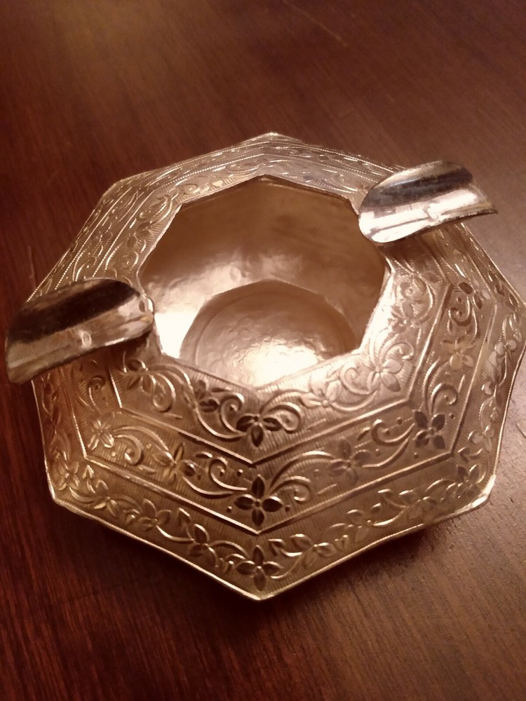 SOLID SILVER FULLY CHASED ELABORATE DESIGNS OCTAGONAL ASHTRAY