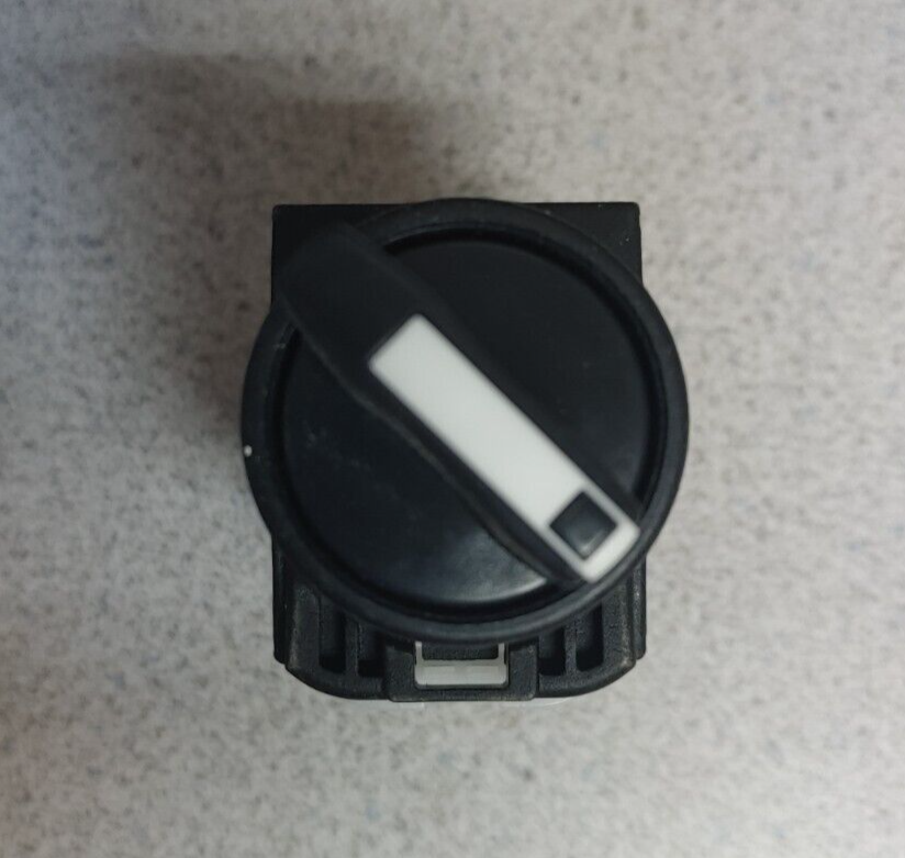 FUJI ELECTRIC AR22PR-222B 2 POS SELECTOR SWITCH NEW!! QUANTITY!! WOW!!