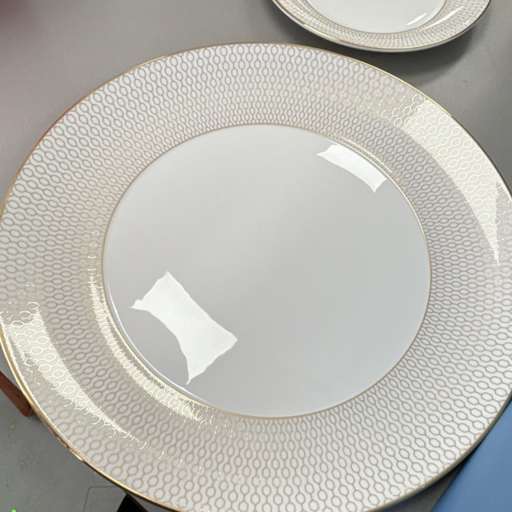 Wedgwood Gio Gold Bone China 4/5-Piece Dinner Set, (MISSING 1 pc)