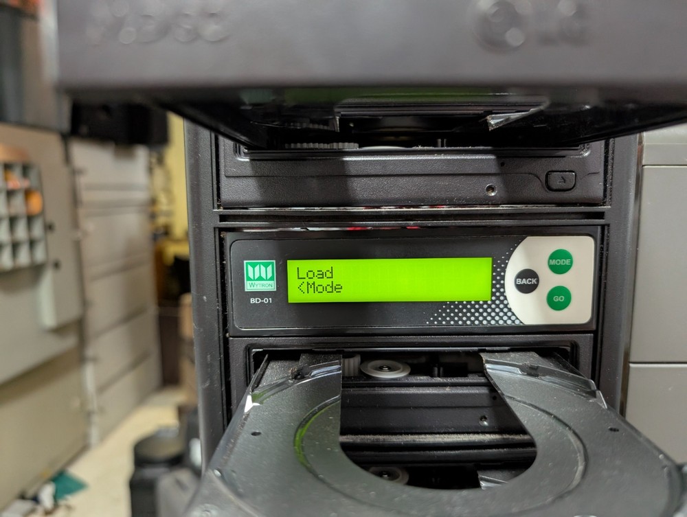 Wytron BD-01 1 to 5 DVD CD Dual Layer Disc Copy Standalone Duplicator
