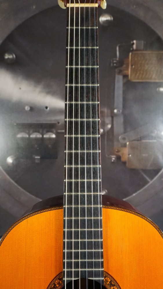 F. Himenes Modelo 300 Japan Classical Guitar w/ Chipboard Case