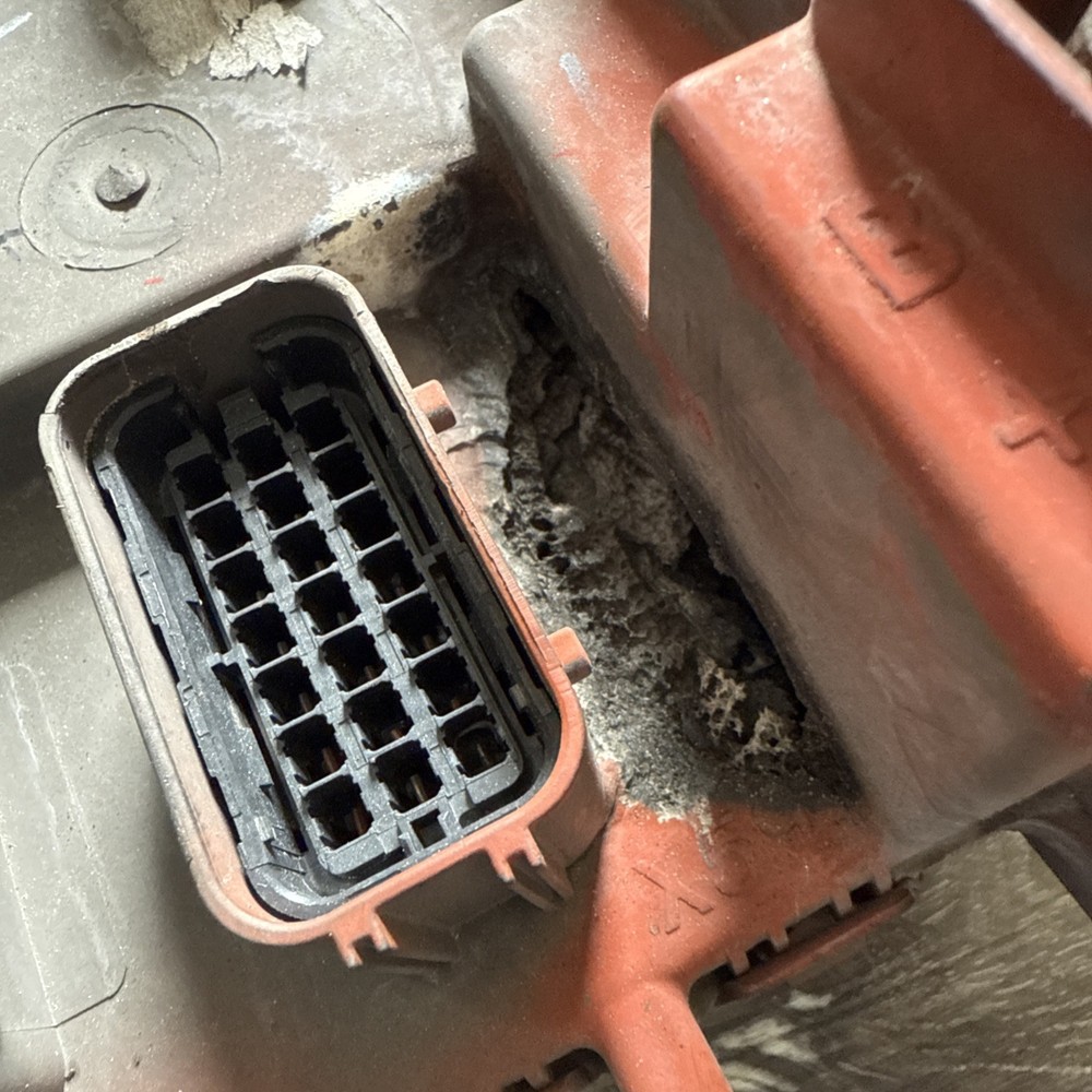 Freightliner CASCADIA Chassis Control Module - P/N: A06-75982-002 CORE NOT WORK