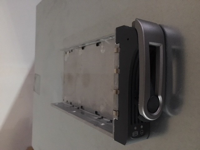 PROMISE VTRAK M500F No HDD SCSI RAID ARRAY SATA DRIVE with Caddy