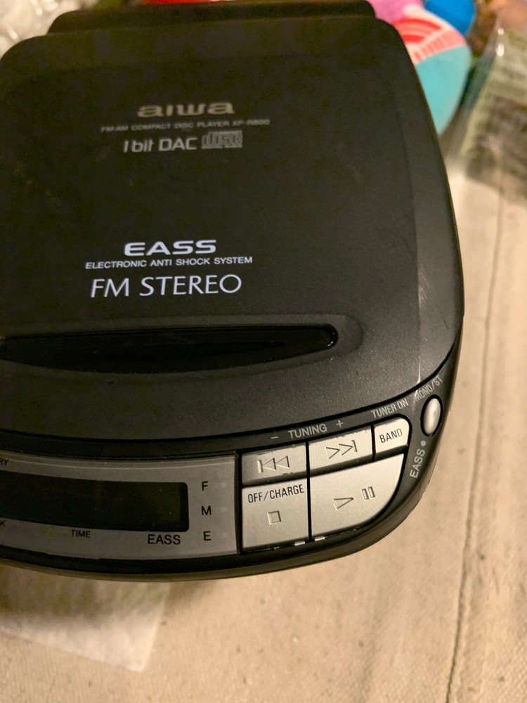 Aiwa FM-AM COMPACT DISC PLAYER XP-R800- Tested