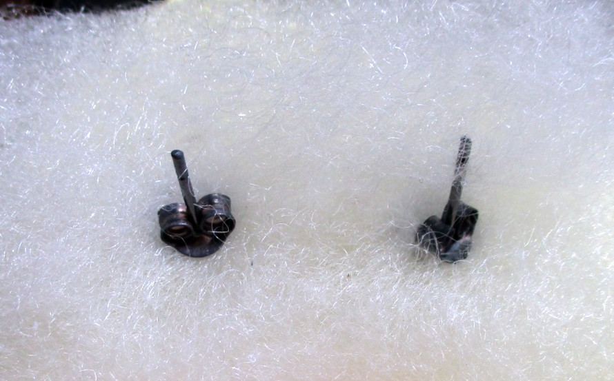 Alcoholics Anonymous pierced earrings with circle triangle