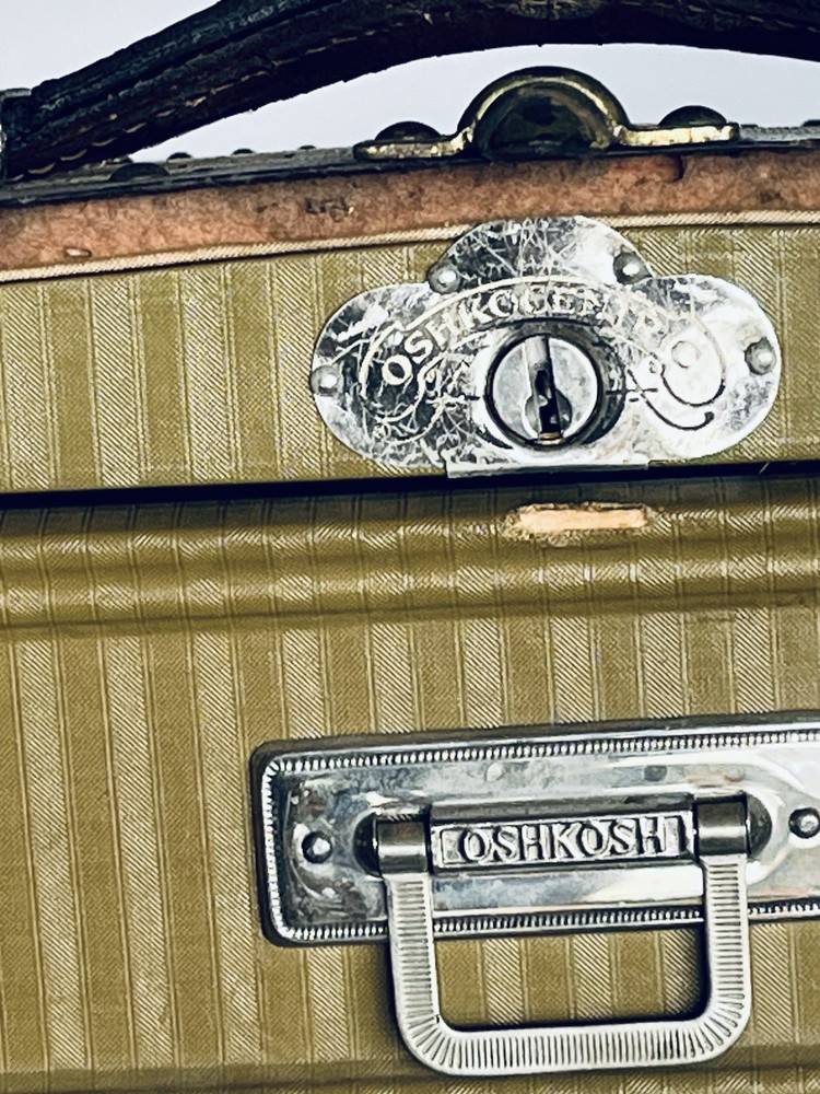 ANTIQUE OSHKOSH WARDROBE STEAMER TRUNK