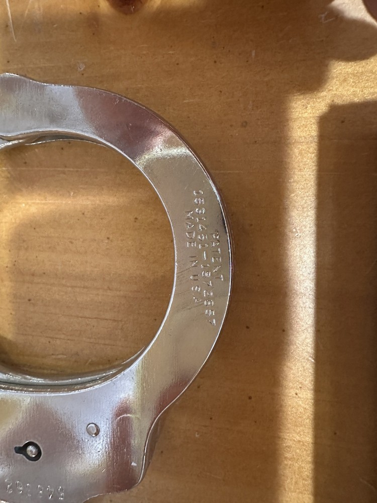 Peerless 4710 Chain Link Handcuff - Nickel Finish
