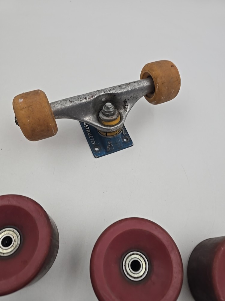 Misc . Skateboard Wheels And Bearings Condition Unknown