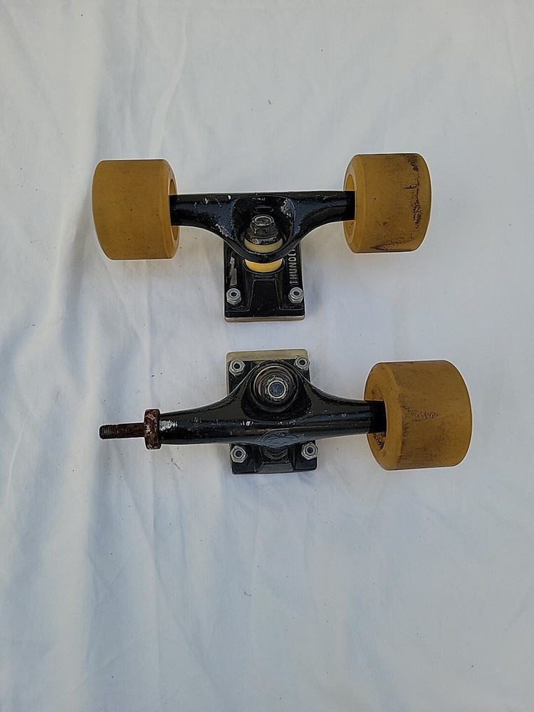 Thunder Trucks Cast Medium Profile + spitfire 61 mm  wheels