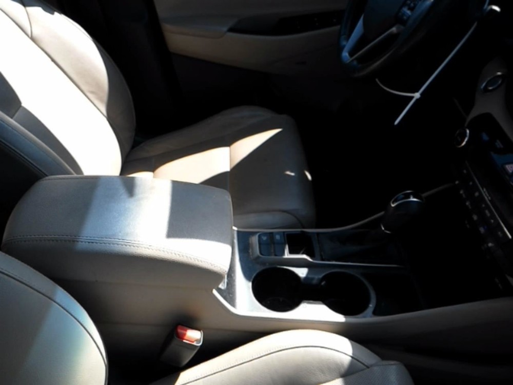 TUCSON 2017 Fuse Box Cabin 104829046