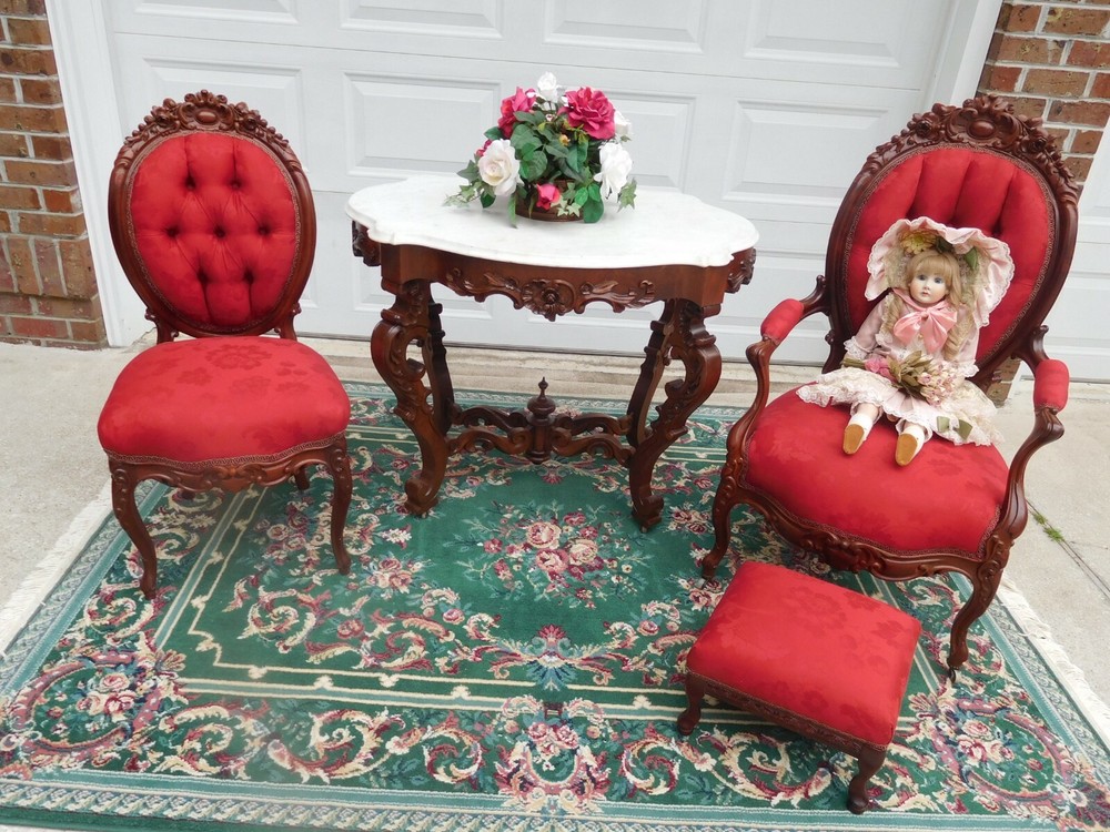 FANCY VICTORIAN PRUDENT MALLARD TABLE & CHAIRS