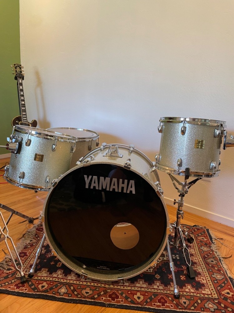 Yamaha Maple Custom Absolute Silver Sparkle Kit