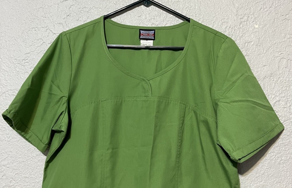 Cherokee Scrub Top Sz Medium Green Scoop Neck Pullover Logo