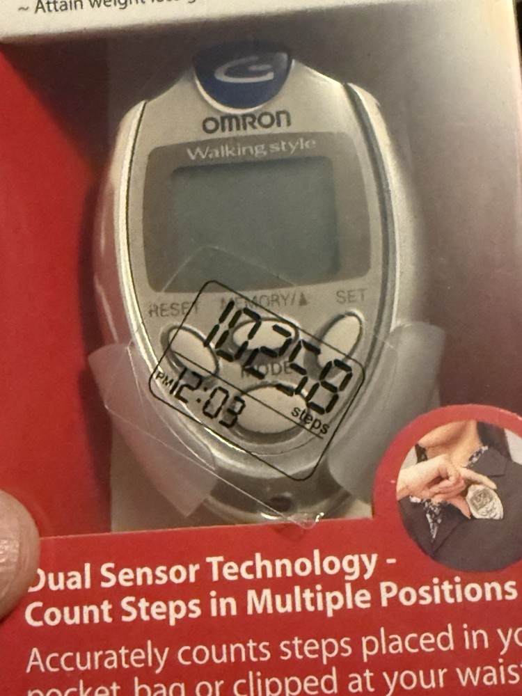 Omron HJ-112 Digital Pocket Pedometer NEW, Open Box Dual Sensor Technology