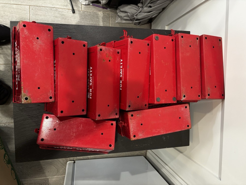 (1) Brady Lock Box Red