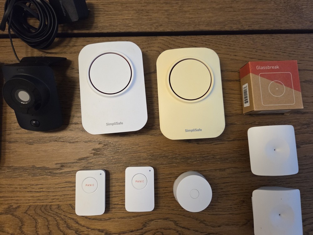 SimpliSafe Alarm System. Many Extra Devices Included
