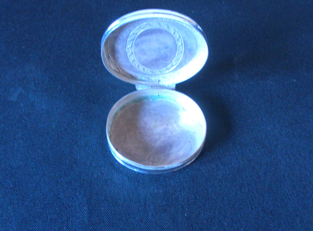 Solid Silver Amazing Snuff Box Victorian Lady On The Front Quite Large Perfect