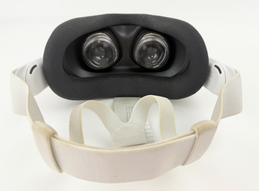 Oculus Quest 3S All-In-One Headset 128GB