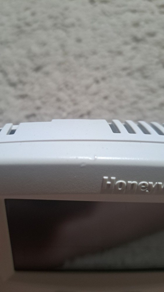 Honeywell TH5220D1029 FocusPro 5000 Non-Programmable Thermostat