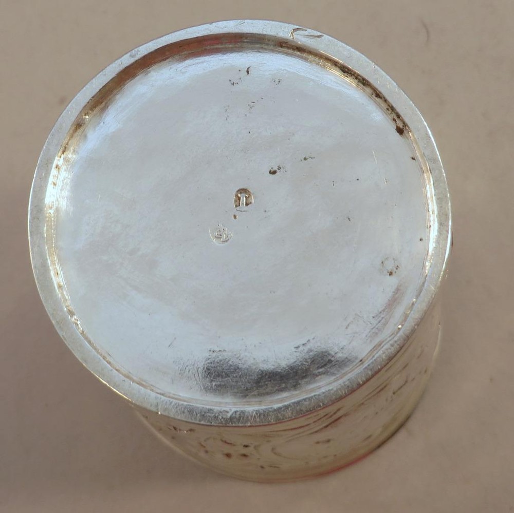 German Solid Silver Repousse Beaker Leipzig c. 1700 Schmidt Becher um 1700