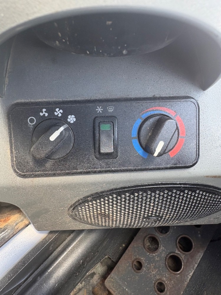 2014 BOBCAT T 750 SKID STEER LOADER , HANDS AND FOOT CONTROLS . LOW HOURS