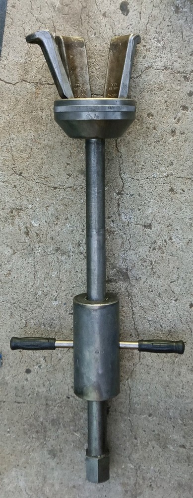 Snap-On Tools USA Hub Puller 3 Jaw Wheel Axle Puller, Heavy-Duty  29 LBS