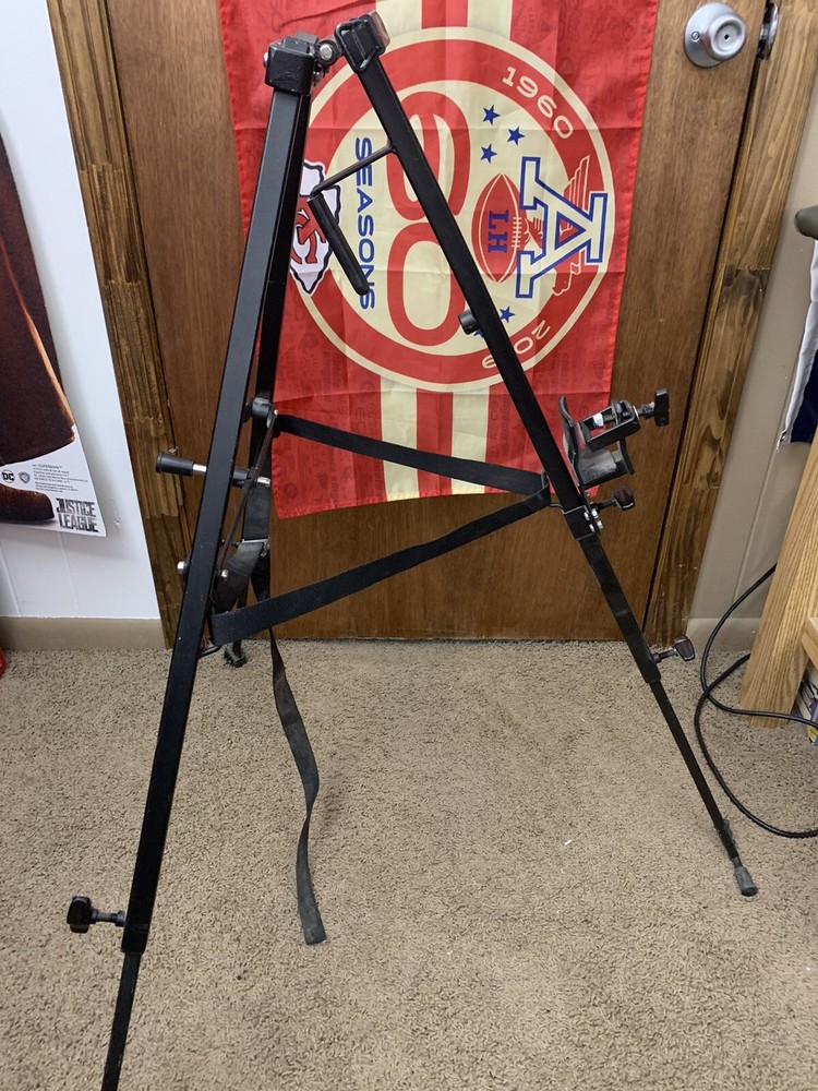 Pearl Tripod Stand