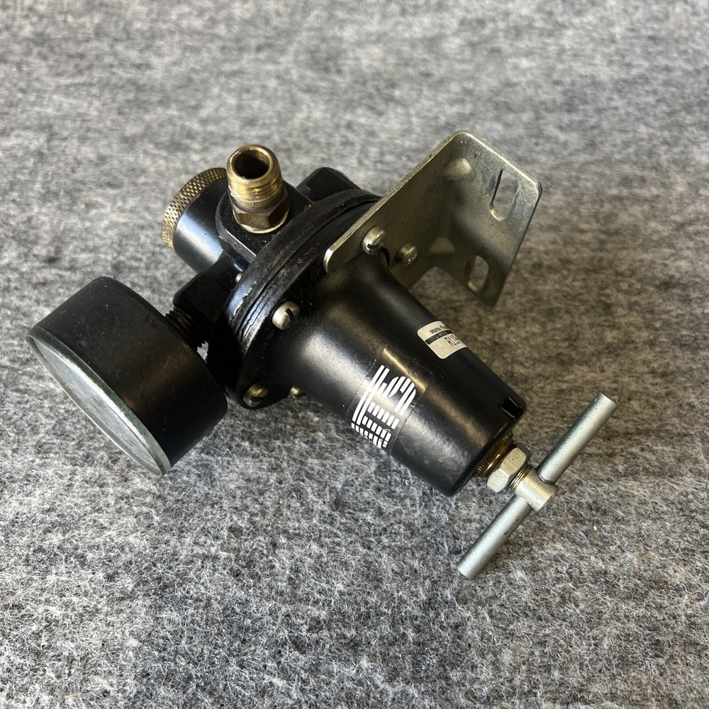 Watts R119-02C General Purpose Air Regulator Used