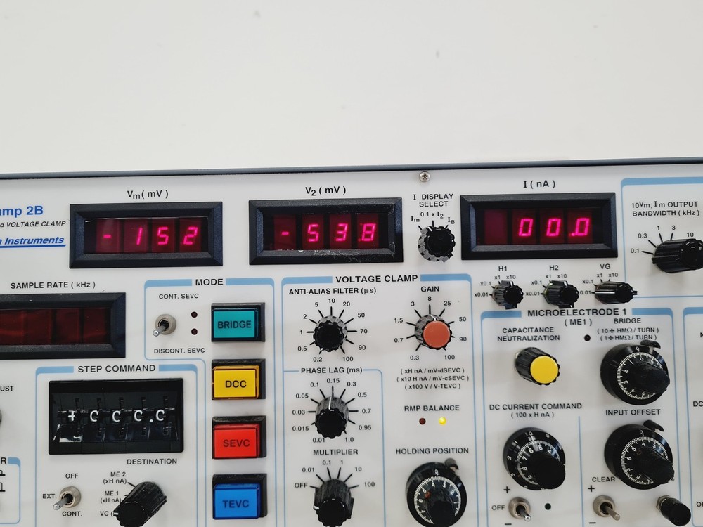 Axon Instruments Axoclamp-2B Microelectrode Current And Voltage Clamp