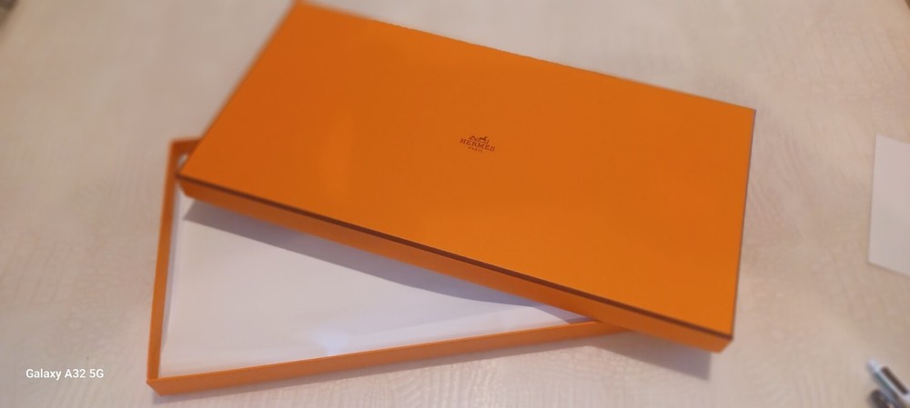 HERMES MEDIUM GIFT BOX 14.5" X 7.5" X 1" WITH TISSUE