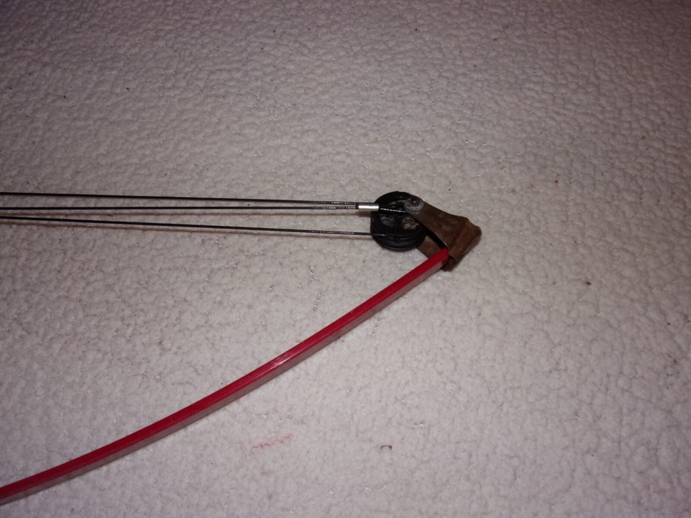 Red/Black Youth Compound Bow Needs repair