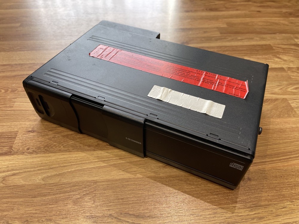 Genuine BMW M3 E46 boot 6x CD changer ALPINE