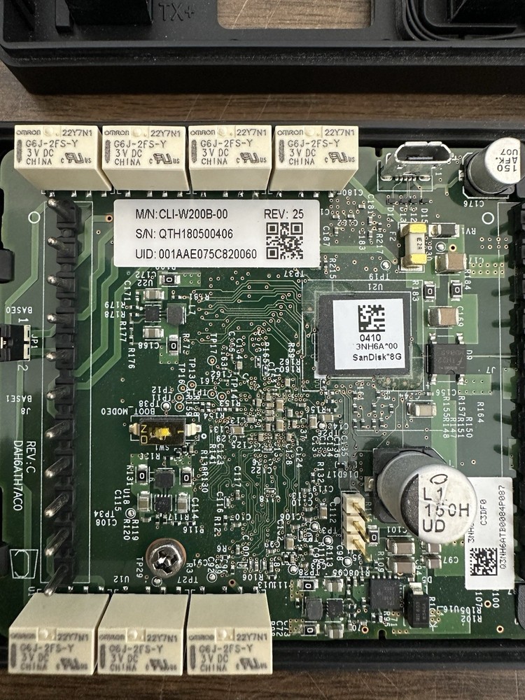 Savant CLI-W200B-00 Smart Thermostat - Black Works Great