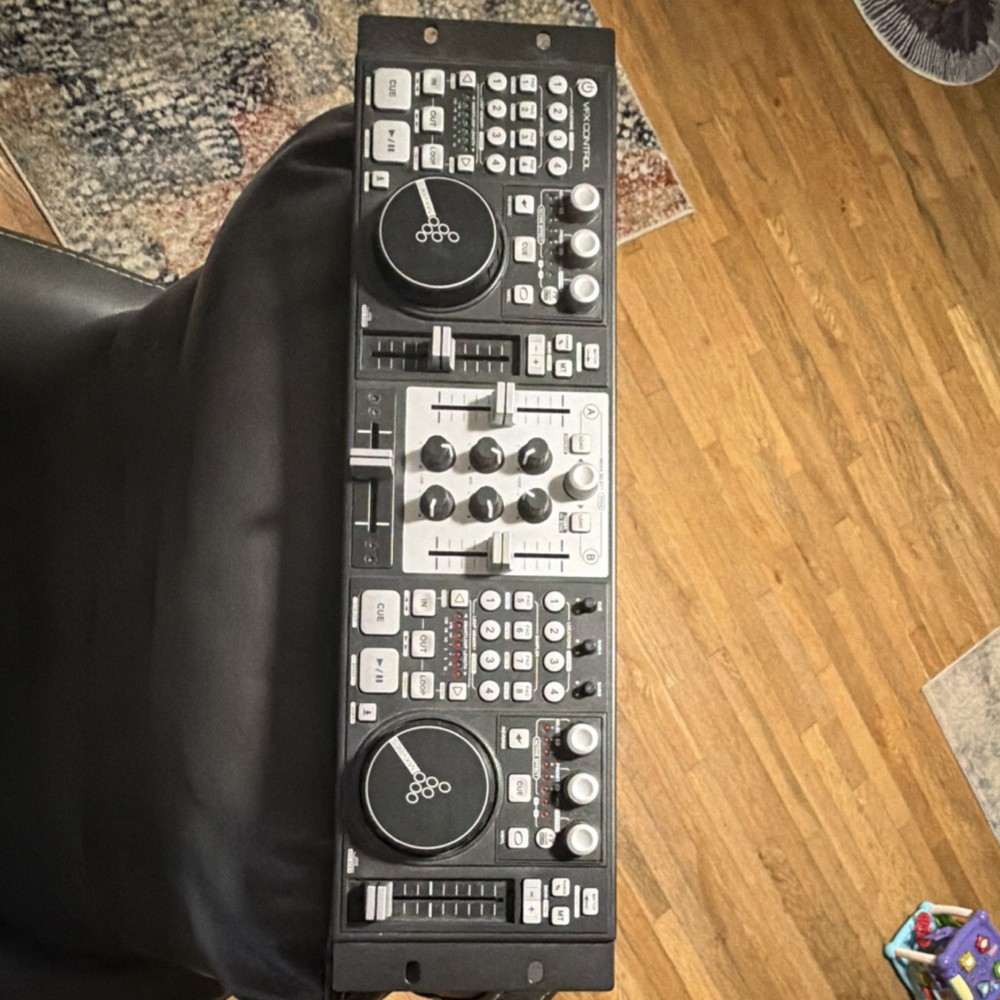 MixVibes Double Deck DJ Controller Black Loop/Sampler Filter Pitch USB RCA Mixer