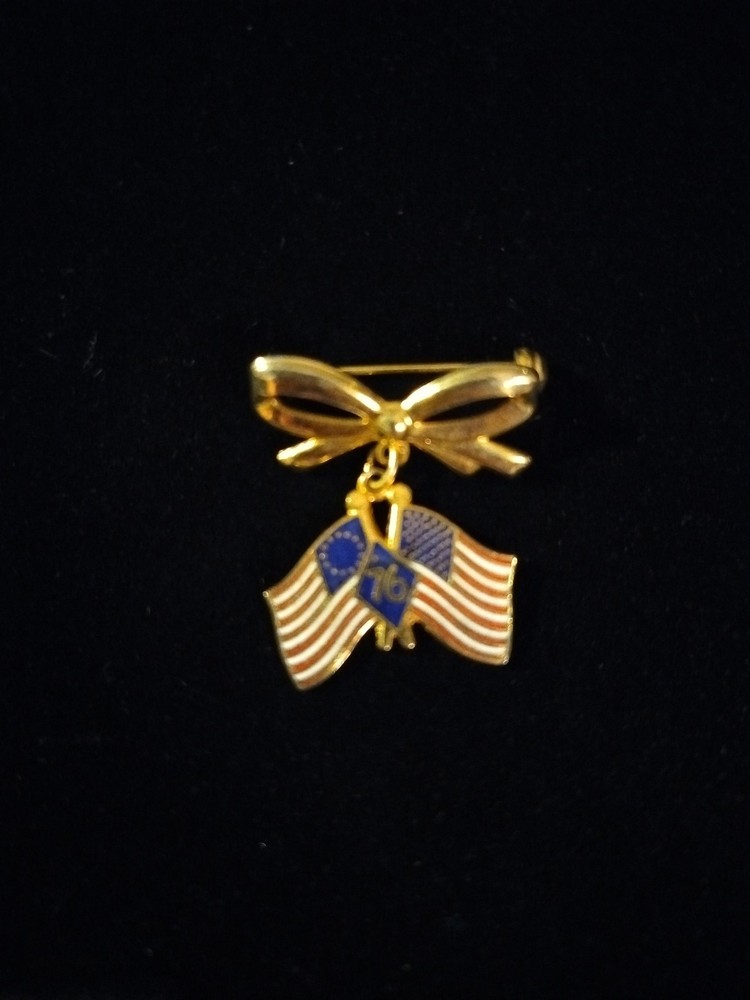 1776/1976 Flags Dangle Hinge Lapel Pin US Bicentennial