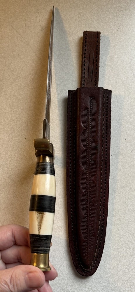Unmarked Dagger With Leather Sheath