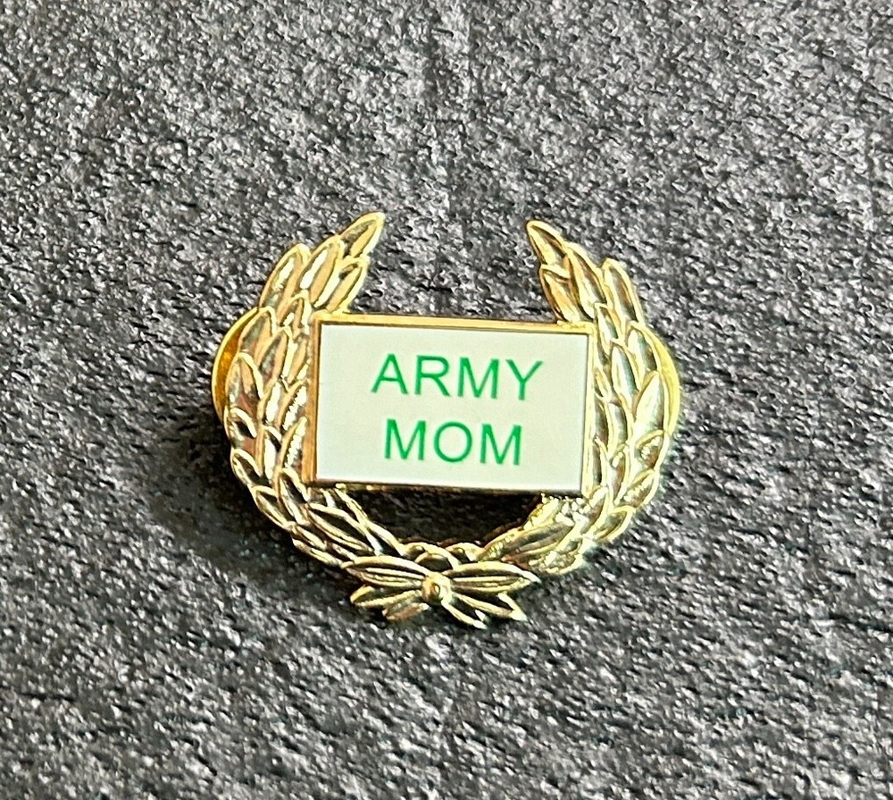 ARMY MOM WREATH PIN