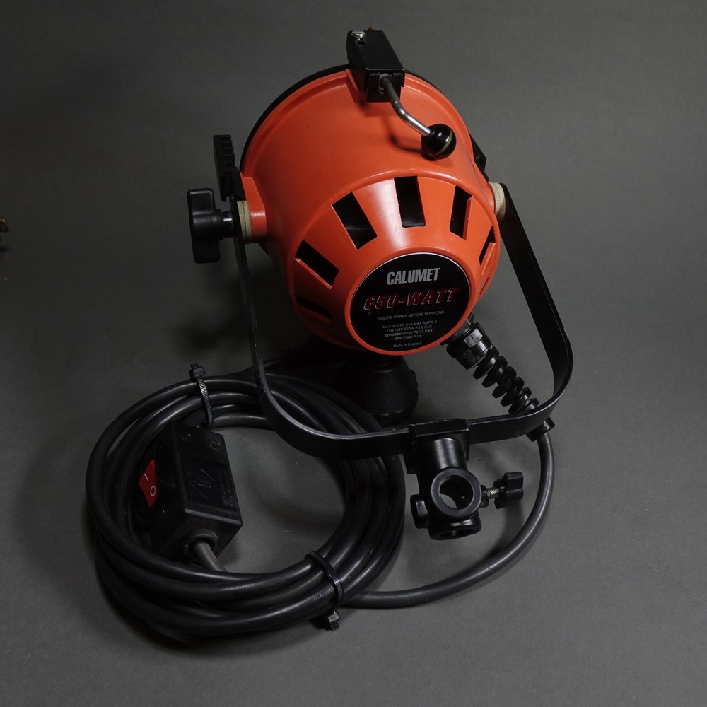 Calumet / Bowens 650 watt variable spot light w/ Bulb & Cable