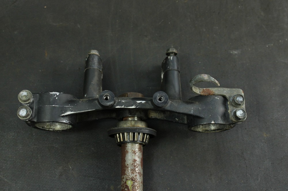 1990 Suzuki Dr250 Triple Clamps B4429