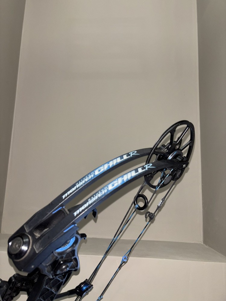 Mathews Chill R Right Hand Compound Bow Black 70lb